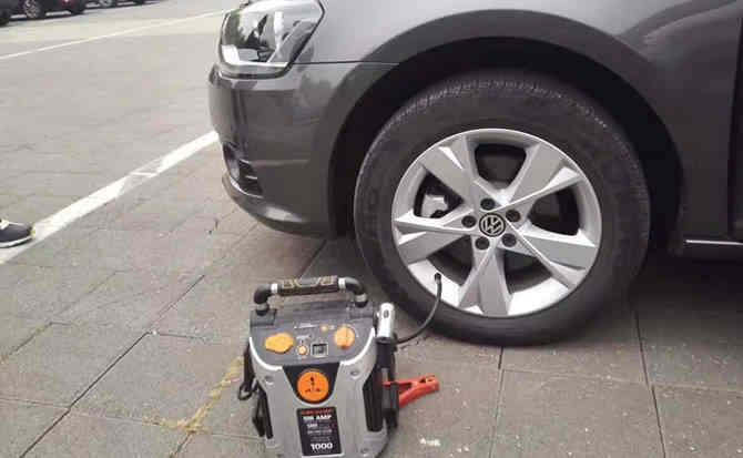双柏汽车搭电案例