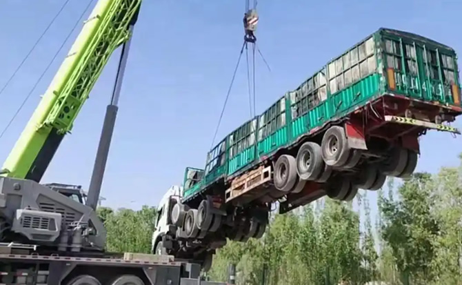 双柏道路脱困救援案例
